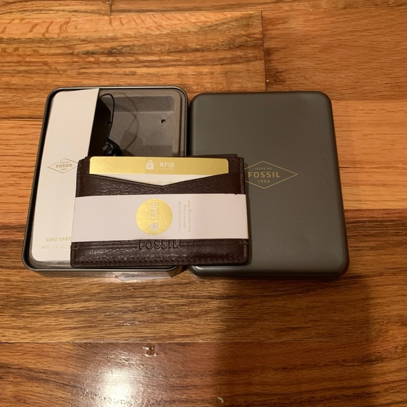 New with Tags and in Metal Box Fossil Leather Card Case With RFID Lining Brown - Picture 9 of 9